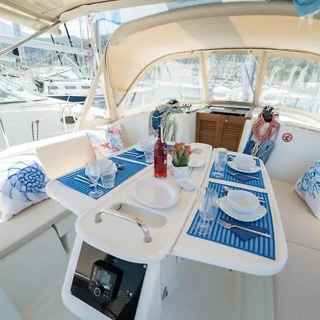 Botel Freya - S Sailboat *