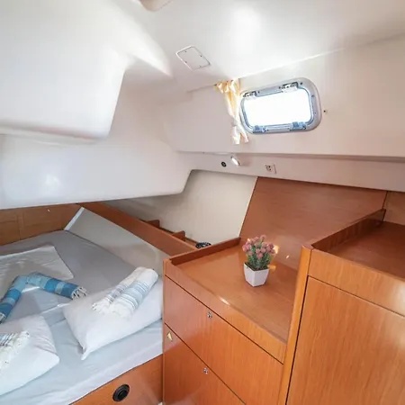 Botel Freya - S Sailboat *