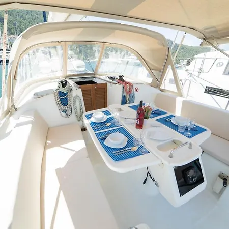 Freya - S Sailboat Botel *